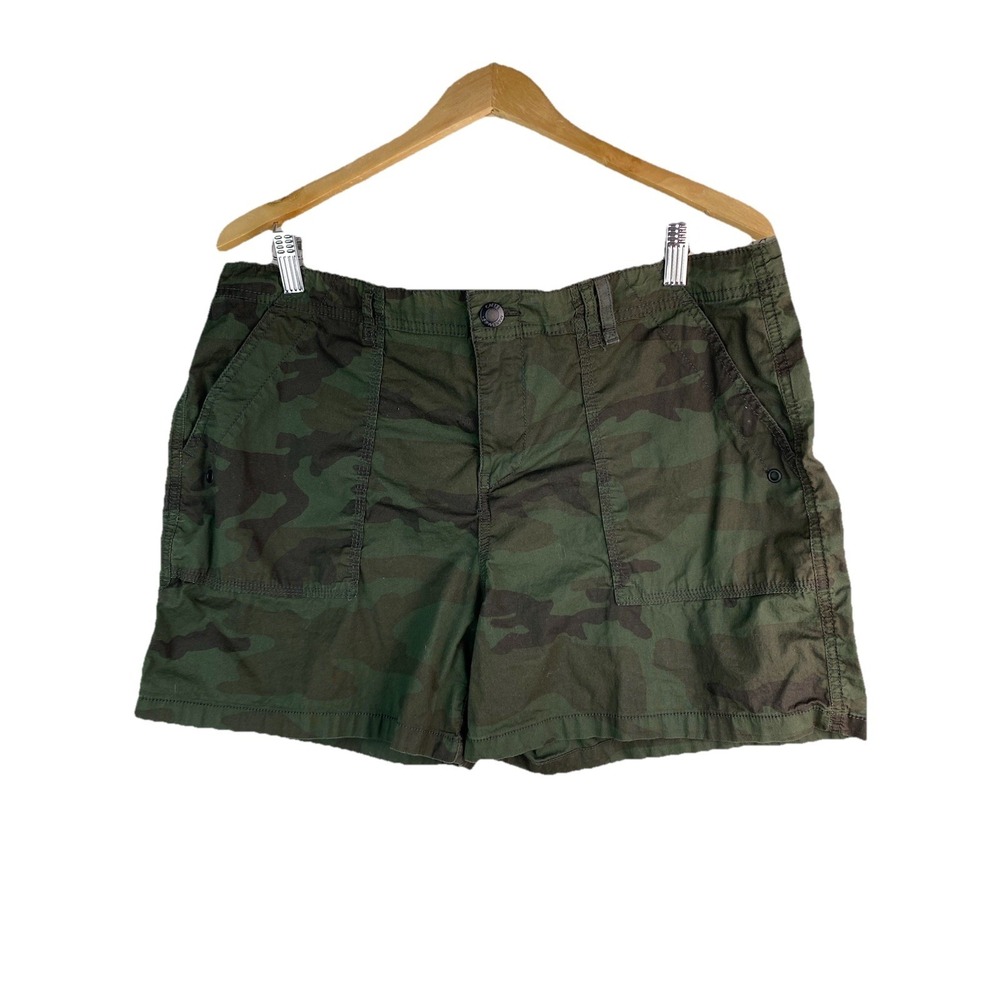 Caffe Marrakesh Women's 14 Green Camouflage Flat Front Shorts